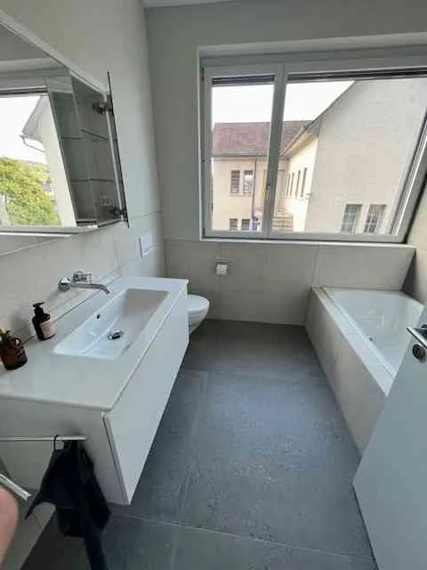 WG-Zimmer mit Bad / topmodern, zentral, ruhig