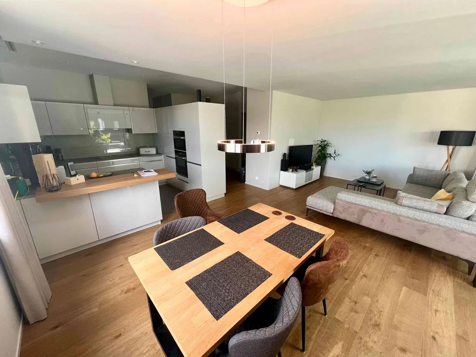WG-Zimmer mit Bad / topmodern, zentral, ruhig