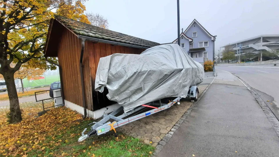 Aussen Abstellplatz für kleiner Camper oder Boot