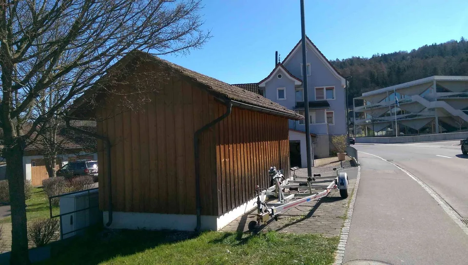 Aussen Abstellplatz für kleiner Camper oder Boot