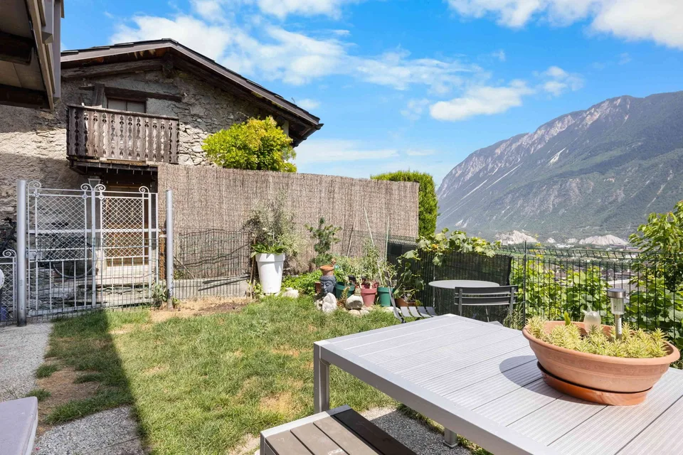 Charmant appartement de 2,5 pièces avec vue panoramique à Muraz