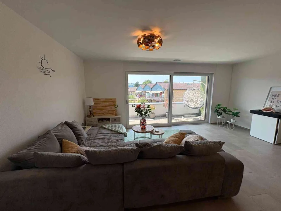 2,5-Zimmer-Wohnung im 2. Stock mit grossem Balkon
