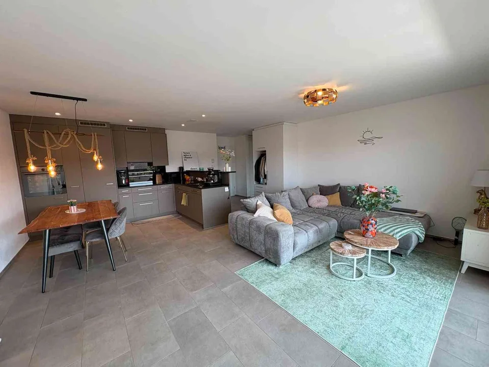 2,5-Zimmer-Wohnung im 2. Stock mit grossem Balkon