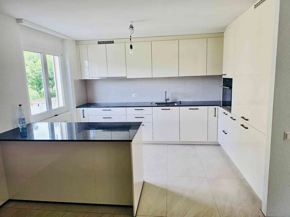 Gemütliche neu renovierte 4.5 Zi- Wohnung mit Balkon