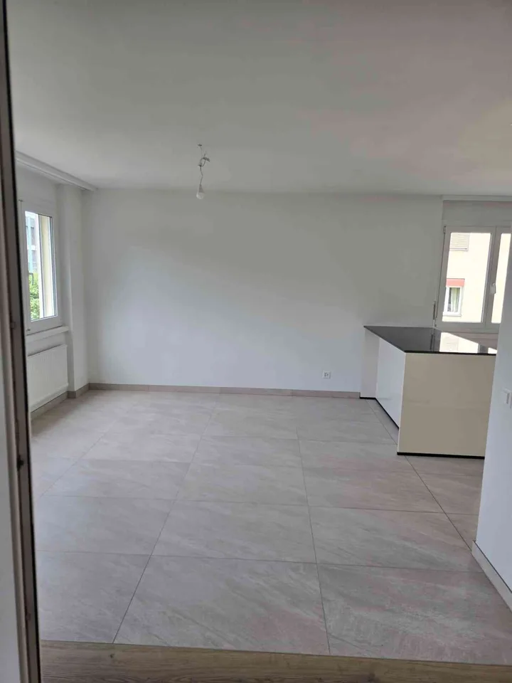 Gemütliche neu renovierte 4.5 Zi- Wohnung mit Balkon