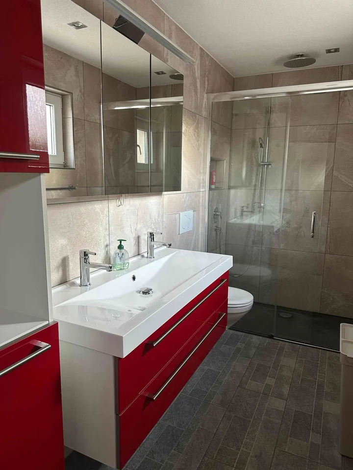 Renovierte 5,5 Zimmer-Hausteil zu vermieten