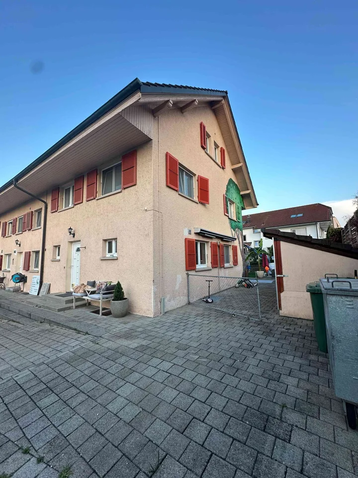 Renovierte 5,5 Zimmer-Hausteil zu vermieten