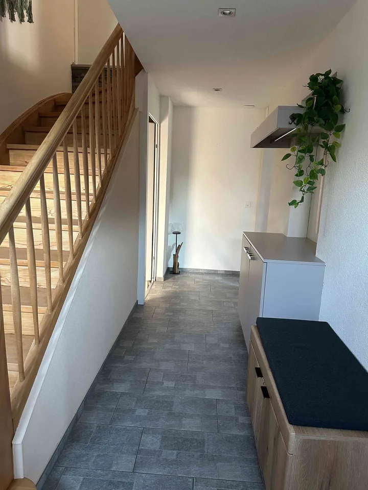 Renovierte 5,5 Zimmer-Hausteil zu vermieten