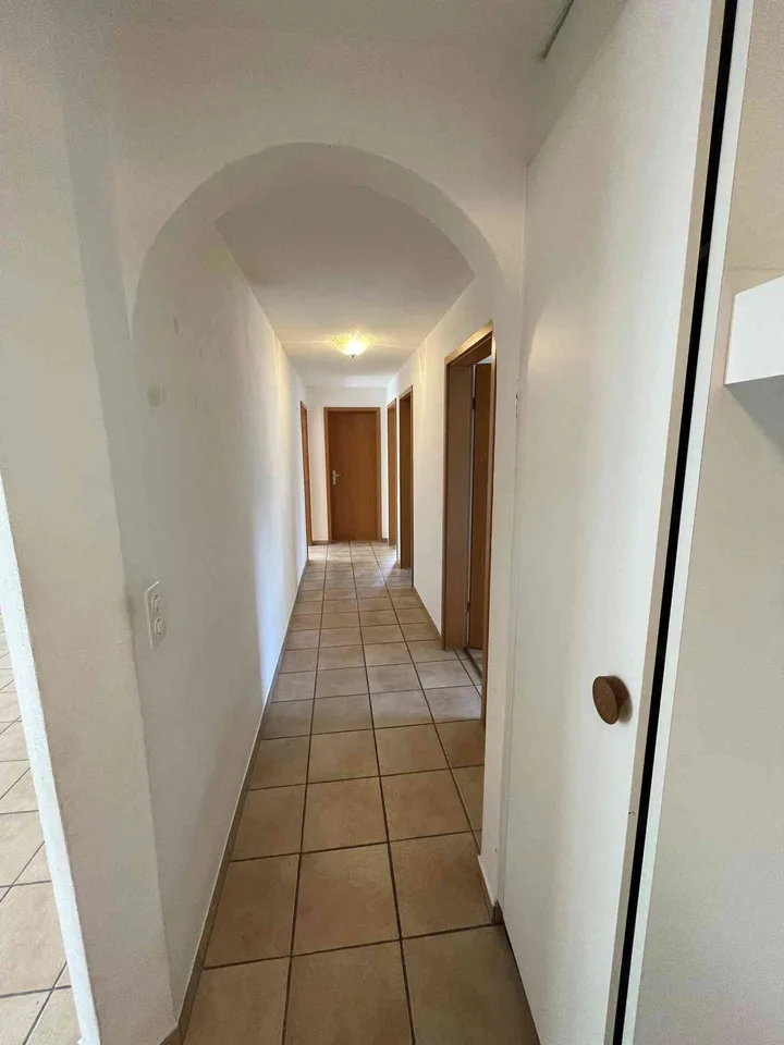 Zimmer in zentral und ruhig gelegener 4.5-Zimmerwohnung zu vermieten