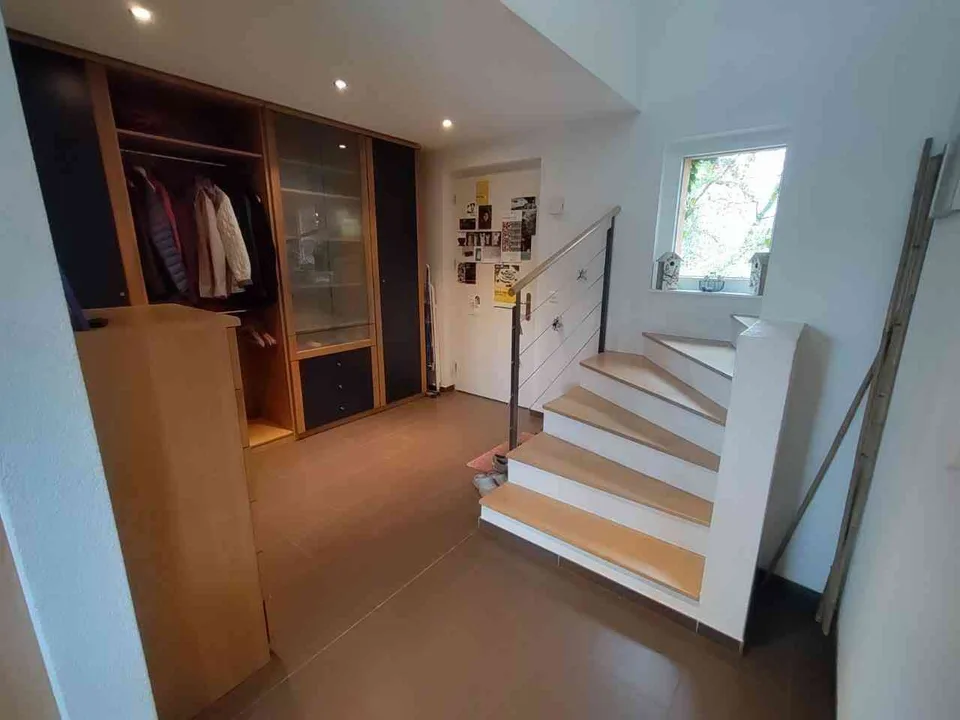 6.5-Zimmer-EFH mit einladendem Garten und vielen Annehmlichkeiten