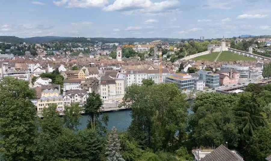 Charmante 4.5-Zimmer-Altbauwohnung mit Balkon und Aussicht