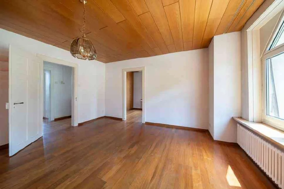 Charmante 4.5-Zimmer-Altbauwohnung mit Balkon und Aussicht