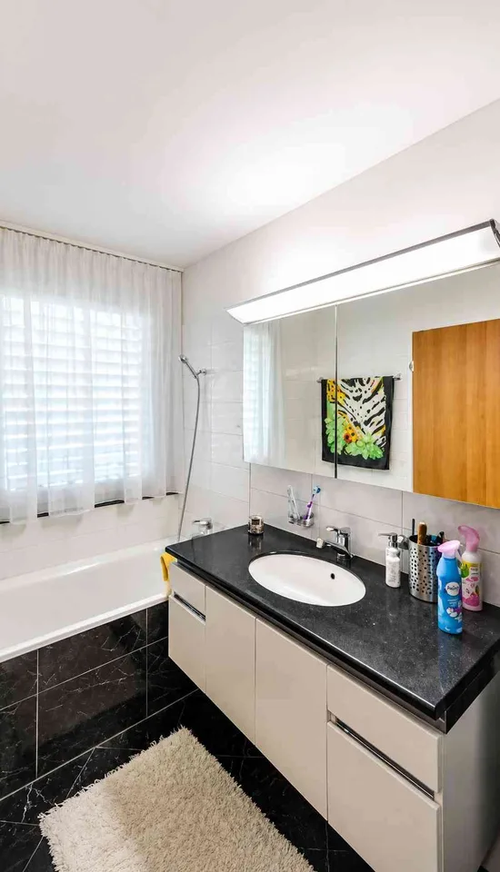 4½-Zimmer-Wohnung mit 2 Balkonen, Bastelraum & Tiefgaragenplatz