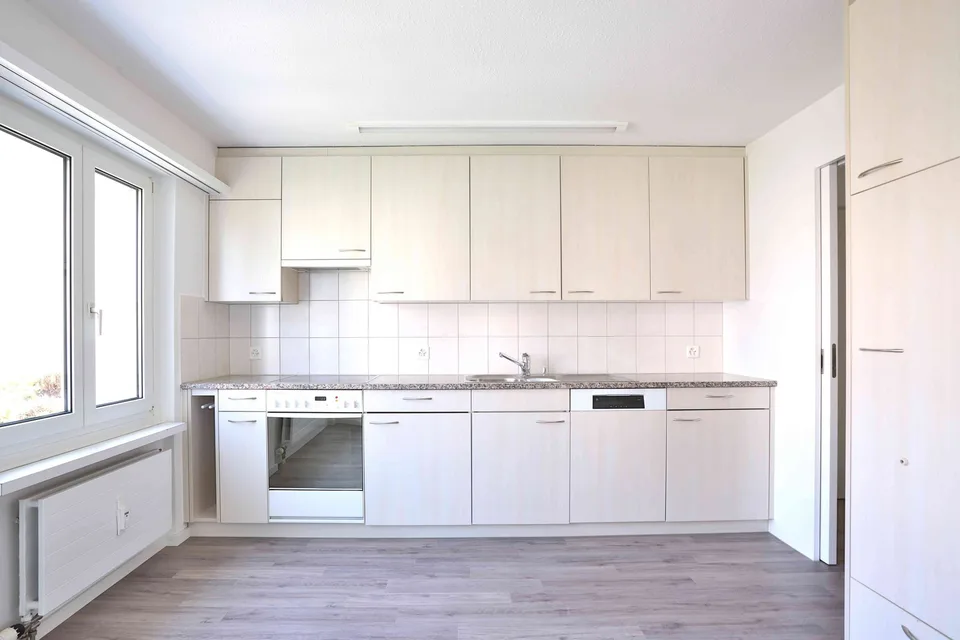 Lichtdurchflutete 4.5 Zimmer Familienwohnung an ruhiger Lage