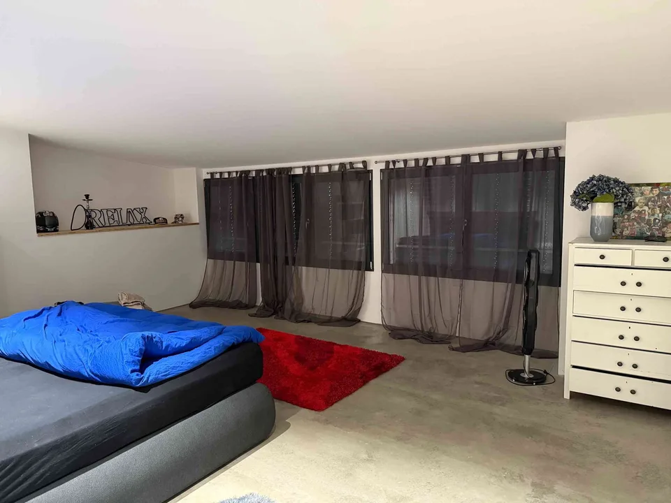 Grosszügige 3,5-Zimmer-Dachwohnung an ruhiger Lage