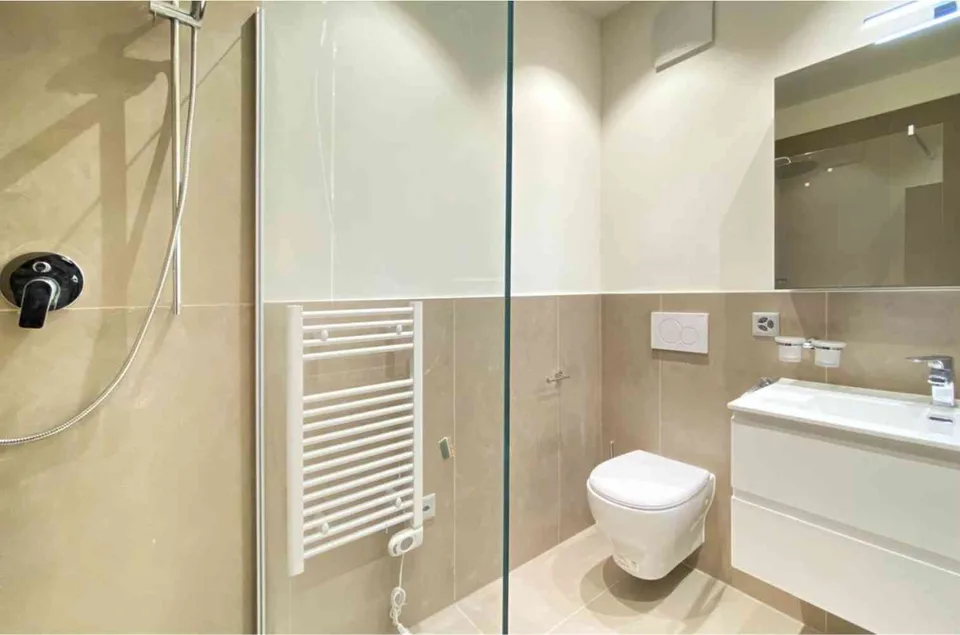 Moderno 2.5 con giardino privato