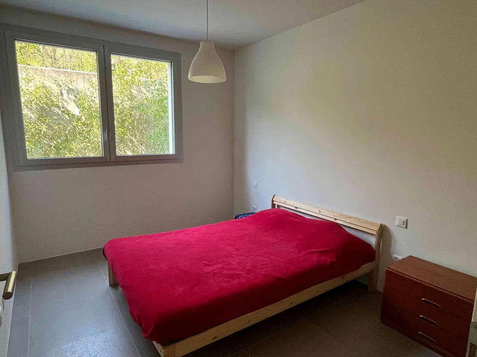 Moderno 2.5 con giardino privato