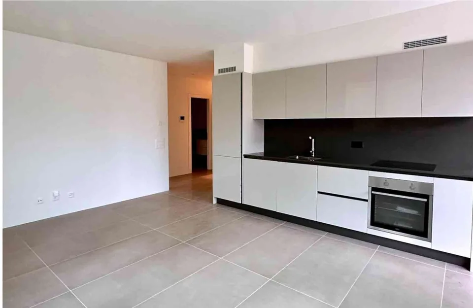 Moderno 2.5 con giardino privato