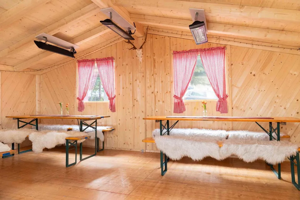 Gemütliche Holzhütte
