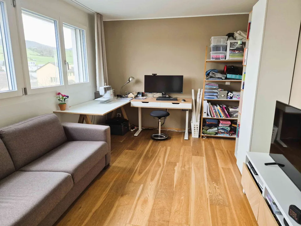 Moderne 5.5-Zimmer-Doppelhaushälfte mit sonniger Terrasse und Garten