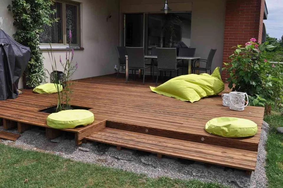 Einfamilienhaus mit Doppelgarage, grosser Terrasse und Poolplatz