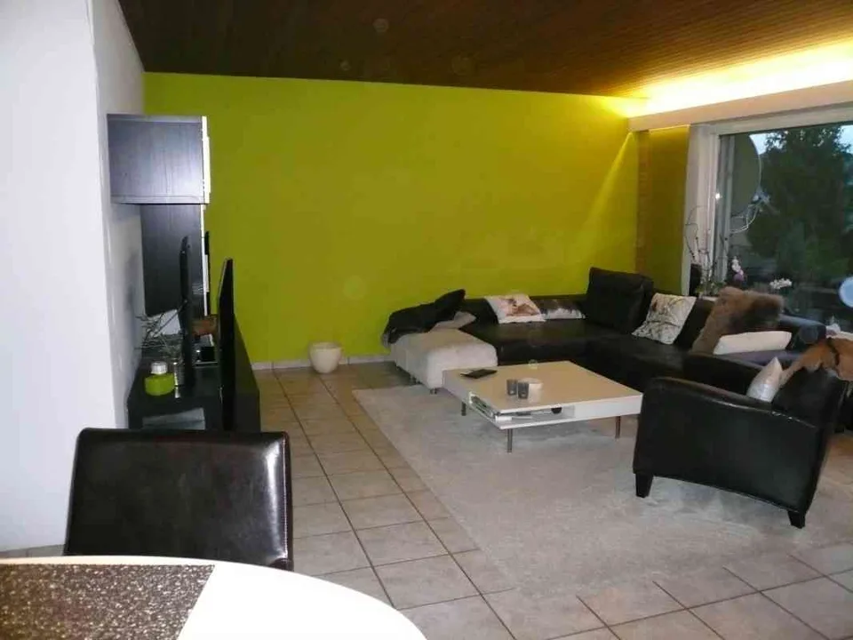 Einfamilienhaus mit Doppelgarage, grosser Terrasse und Poolplatz