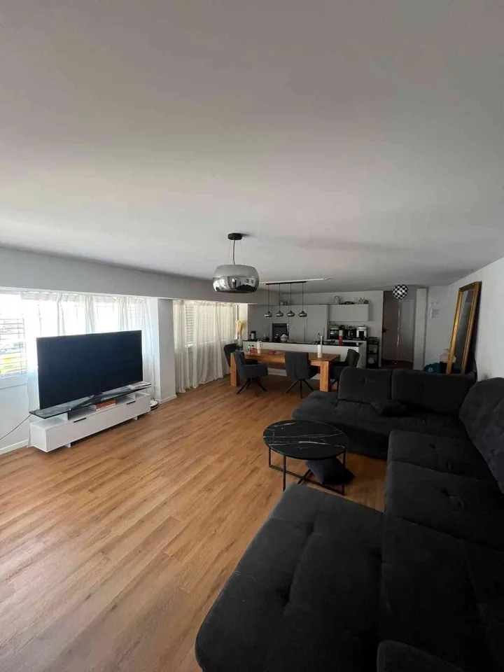 Nachmieter gesucht – 5.5-Zimmer-Wohnung mit großer Terras