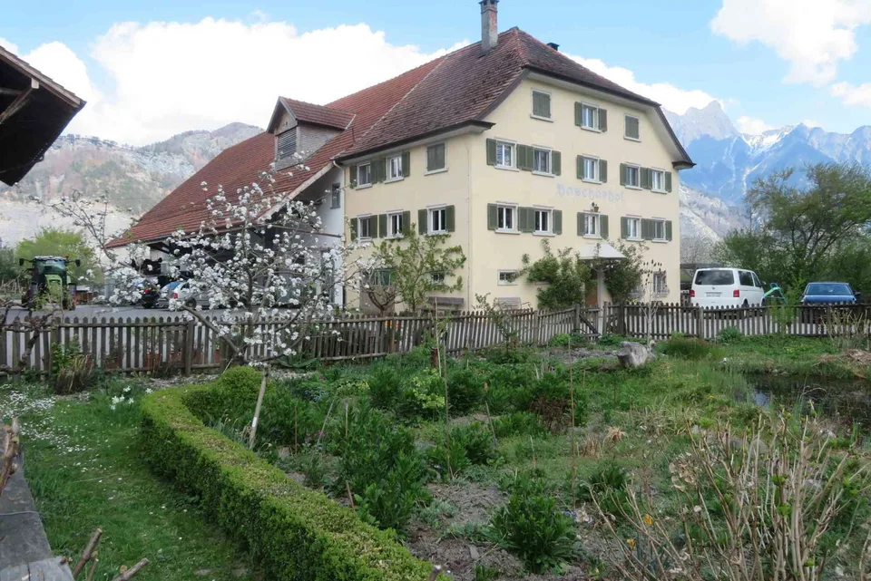 grosses Haus mit Garten auf einem Bio-Bauernhof zu vermieten