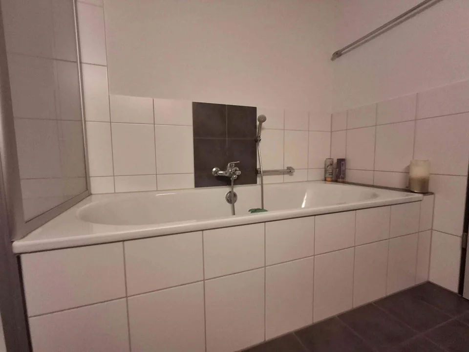 Helle 3,5-Zimmer-Wohnung mit zwei Balkonen und großem Wohnzimmer in Zw