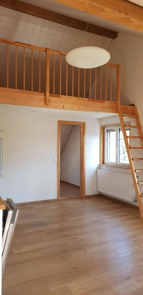 helle, grosszügige 2 1/2 Zi. Maisonettewohnung zu vermieten