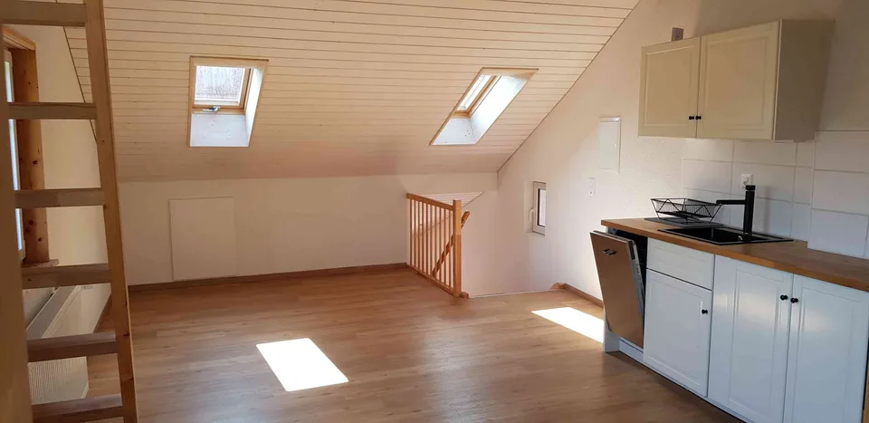 helle, grosszügige 2 1/2 Zi. Maisonettewohnung zu vermieten