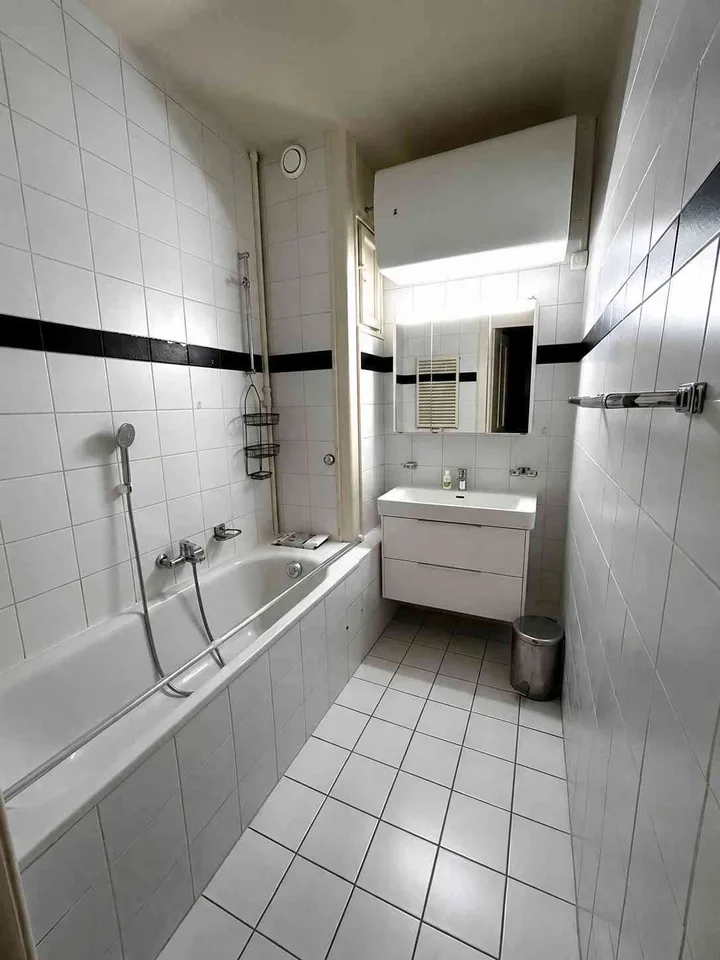 Short medium term rental furnished 60m² apartment in Pâquis