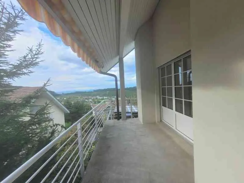 Grosse Wohnung im Grünen mit Seeblick
