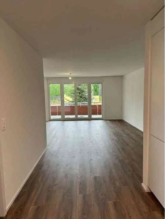 Moderne 2.5 Zimmerwohnung in Seenähe