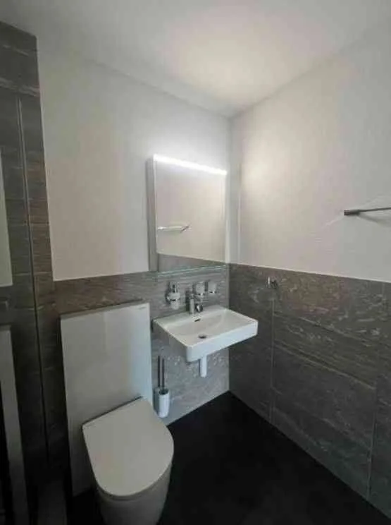 Moderne 2.5 Zimmerwohnung in Seenähe