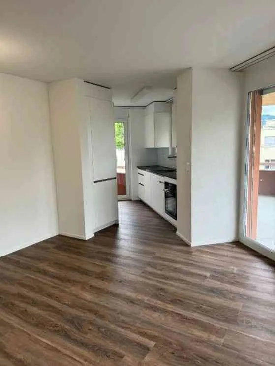 Moderne 2.5 Zimmerwohnung in Seenähe