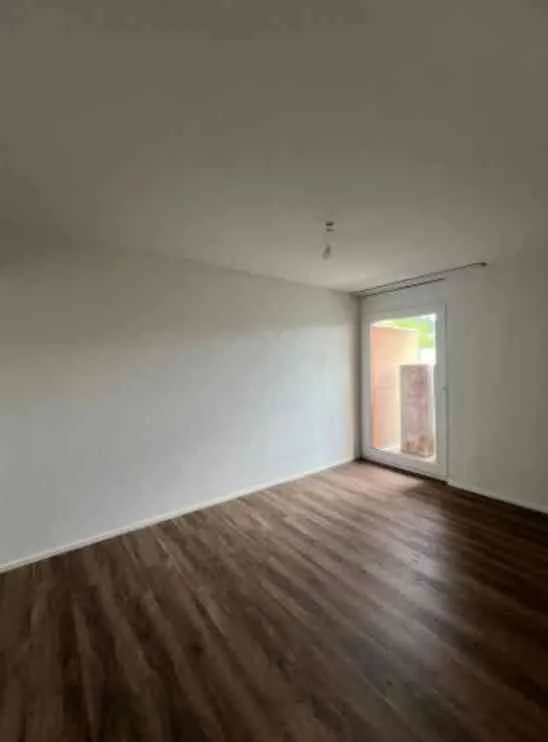 Moderne 2.5 Zimmerwohnung in Seenähe