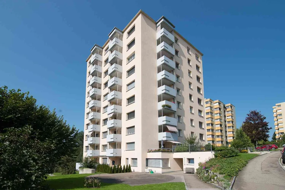 Sonnige Wohnung mit Balkon und Lift