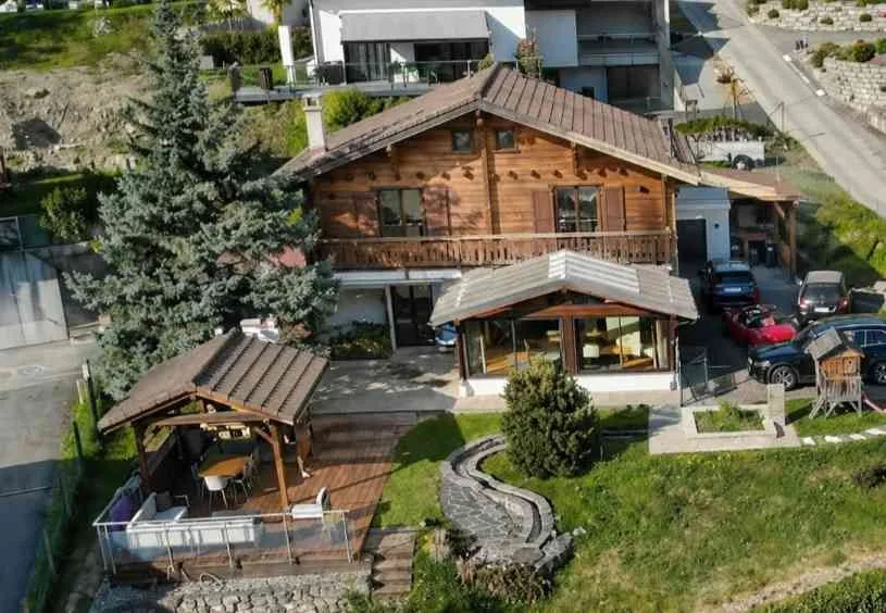 Beau chalet rénové à Villeneuve