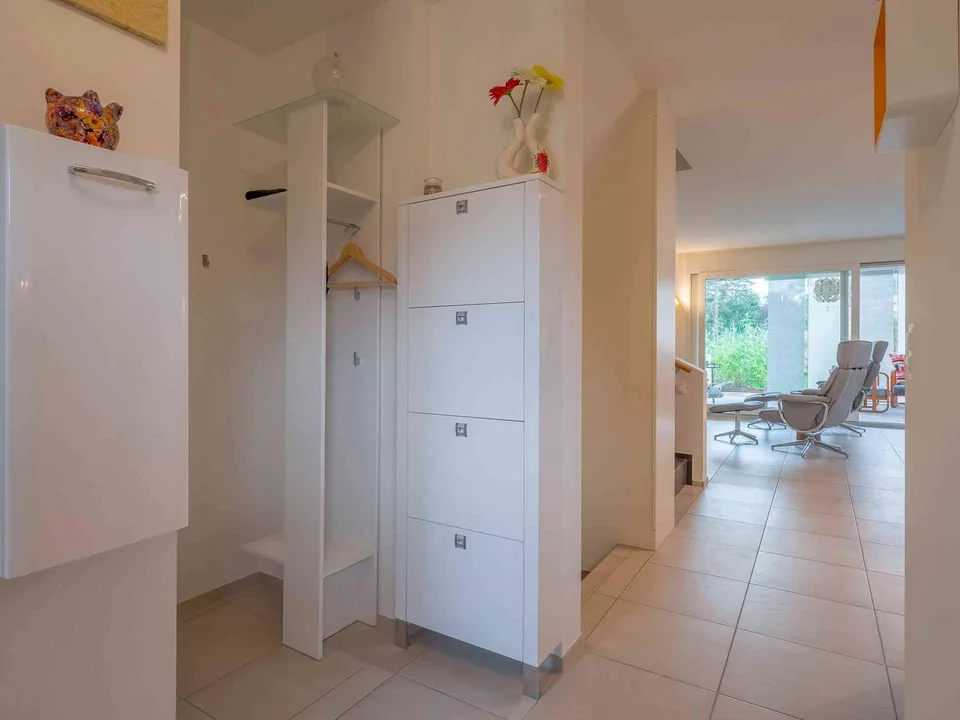Familienfreundliches, gepflegtes 4,5 Zimmer DHP mit Garten
