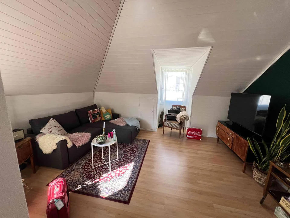 Möbilierte 2.5 Zimmer Dachwohnung