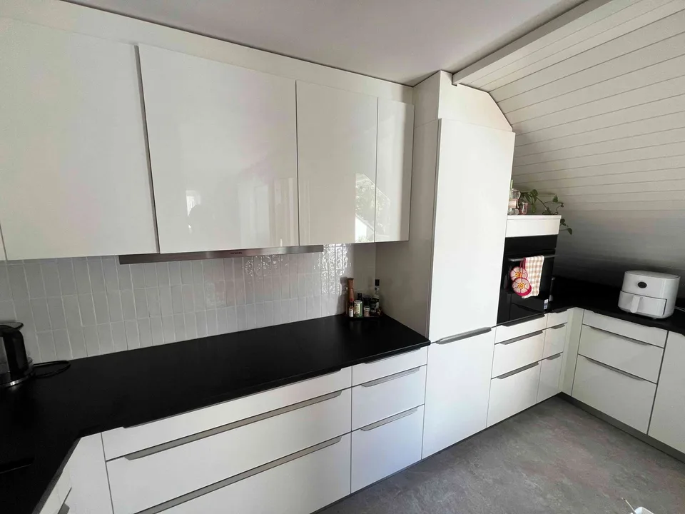 Möbilierte 2.5 Zimmer Dachwohnung