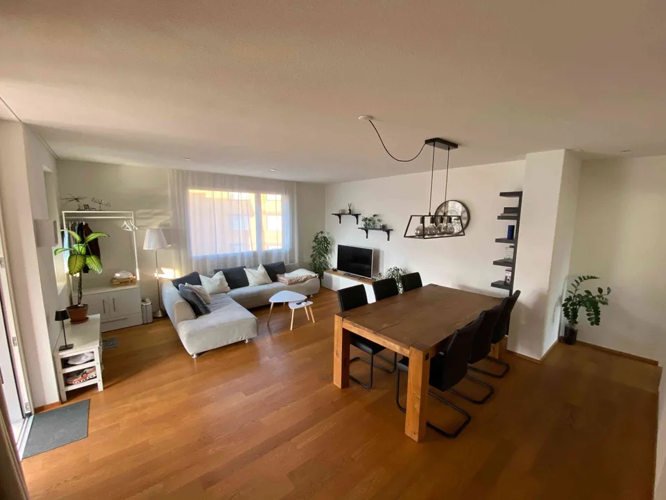 2½ Zimmer Wohnung mit Balkon Loggia an ruhiger Lage