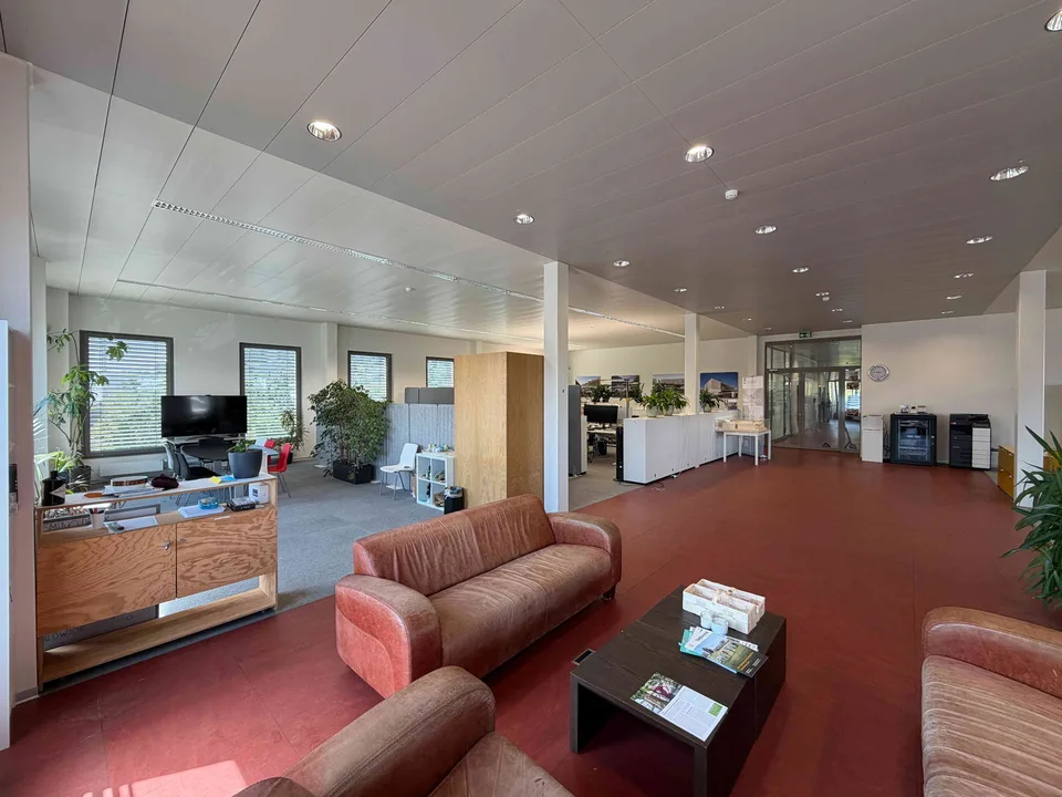 Moderne Bürofläche 354 m² zur Untermiete – direkt beim Bahnhof Jona