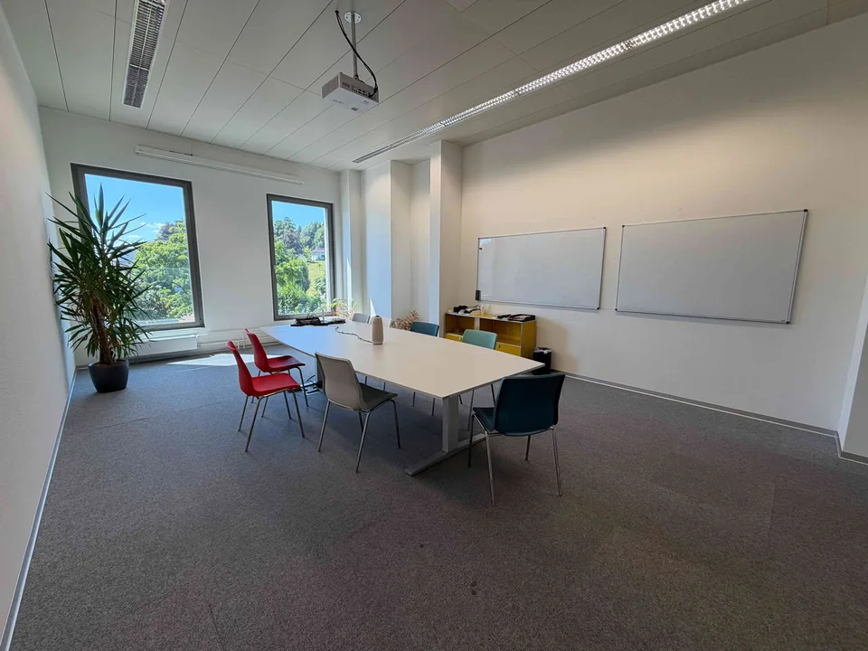 Moderne Bürofläche 354 m² zur Untermiete – direkt beim Bahnhof Jona