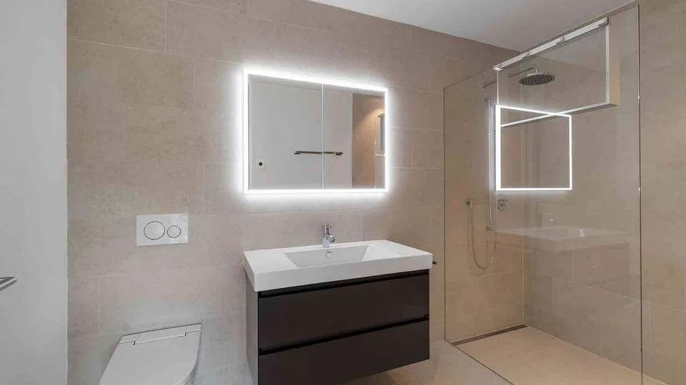 Lichtdurchflutete Attika-Maisonette mit Weitsicht und privatem Garten