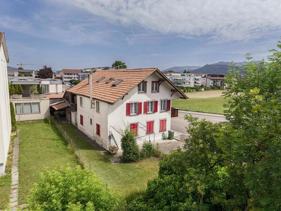 Zentrales Wohnhaus mit Ladenlokal in Uetendorf