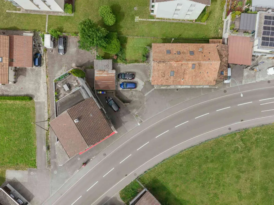 Zentrales Wohnhaus mit Ladenlokal in Uetendorf