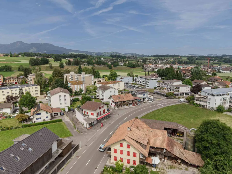 Zentrales Wohnhaus mit Ladenlokal in Uetendorf