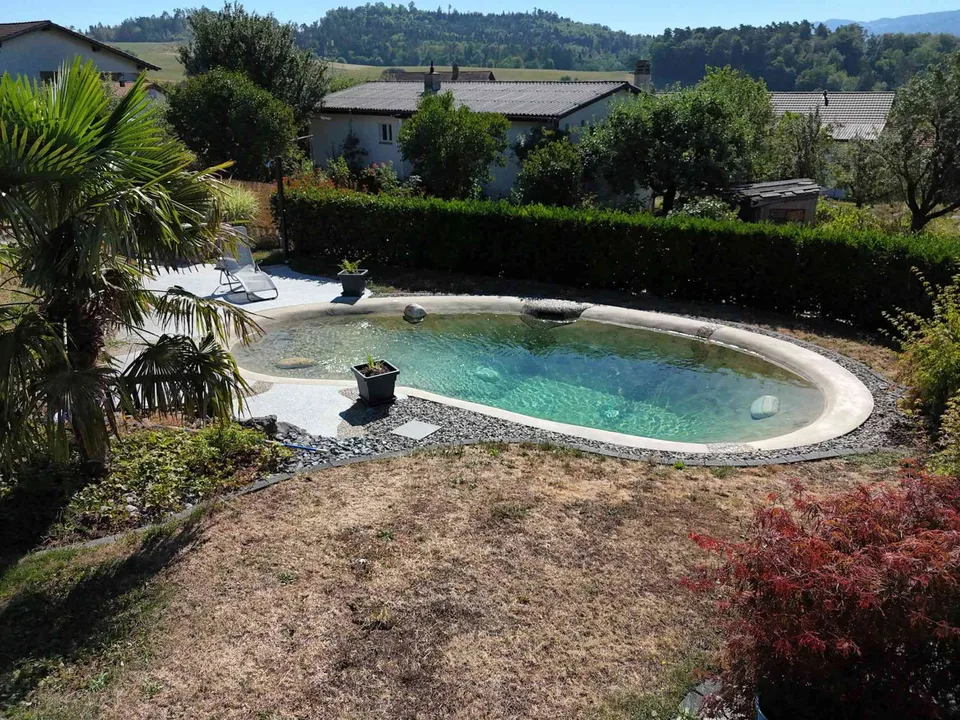 Maison de plain-pied entièrement rénovée avec piscine